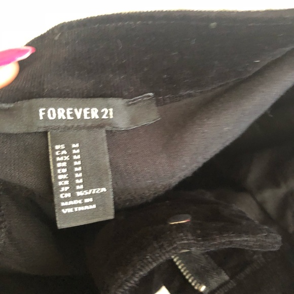 NEVER WORN Black Forever 21 faux suede mini skirt - Picture 2 of 3